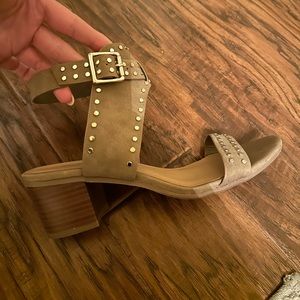 Shoes. 7 & 1/2. Taupe